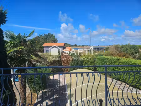 a deux pas de l'ocean  maison atypique de 217m² 5 grandes chambres  piscine et vue sur les