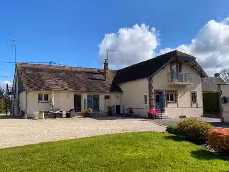 propiété avec étang et rivière 273 m2