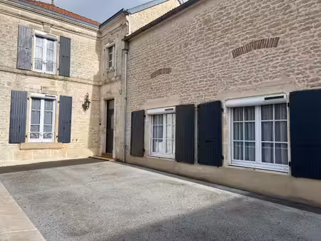 très jolie maison de bourg avec 5 chambres - a 15min de st jean d'hermine 85210