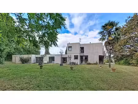 grande maison avec vie de plain pied et terrain constructible
