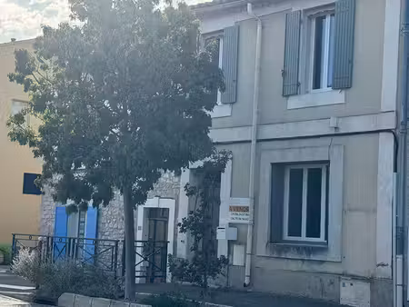 jolie maison de village 3 chambres avec courette et parking à proximité