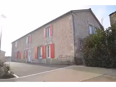 jolie maison rénovée d'environ 260m2 - a saint laurent de la salle - 85410