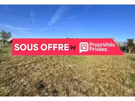 terrain constructible pour bureaux commerciaux et locaux industriels à pugnac d'une superf