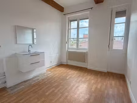 cabinet à louer lyon 4 – croix-rousse – 19 m² – psychologue / paramédical