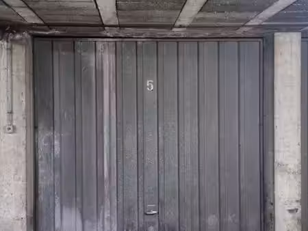 parking/box 14 m² lyon