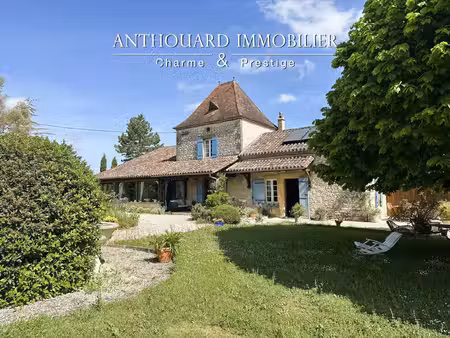 maison de charme traversante avec piscine et garage sur 1 8 ha