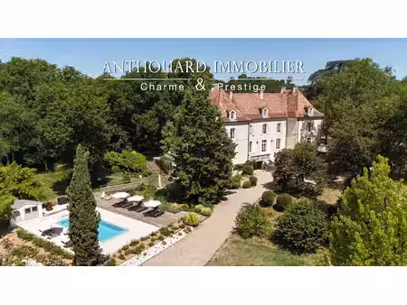 demeure de charme avec piscine sur 7 6 ha