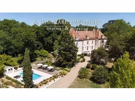 demeure de charme avec piscine sur 7 6 ha