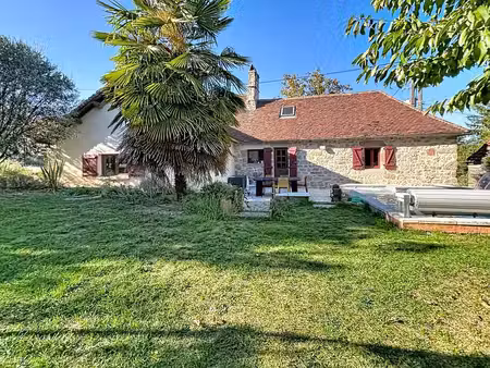 maison en pierre et piscine