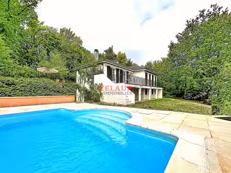 maison rénovée au calme avec piscine