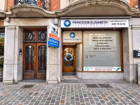 rdc commercial 70m² - 2 bureaux - cave - axe stratégique