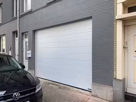 grand garage / espace industriel à vendre à jette