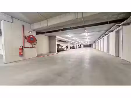 empl. de park. moto intérieur - imm. neuf – accès sécurisé