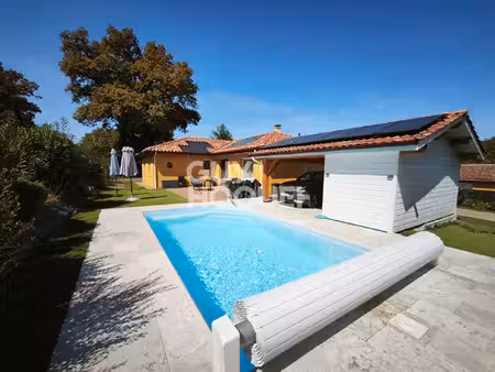 maison de 130 m2  4 chambres et piscine