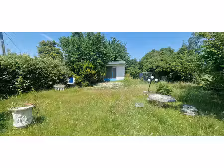 terrain de 855 m2 avec maison de 45 m² et garage