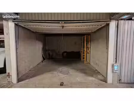 parking/box 16 m² nice