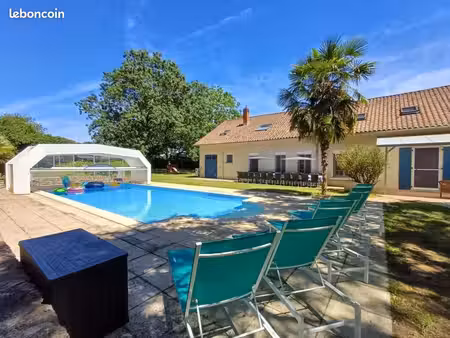 à vendre – propriété de 250 m² avec piscine