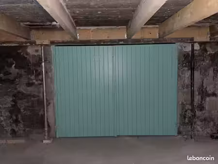 parking ou box fermé 15 m² - paris 18e (rue andré del sarte) - parking ou stockage