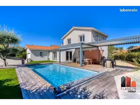 villa 6 pièces 160 m²
