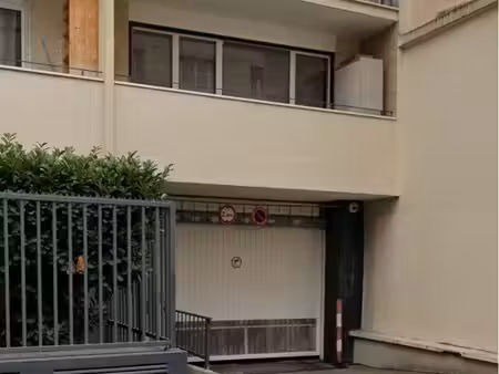 parking/box 11.5m2 - renta idéal investisseur