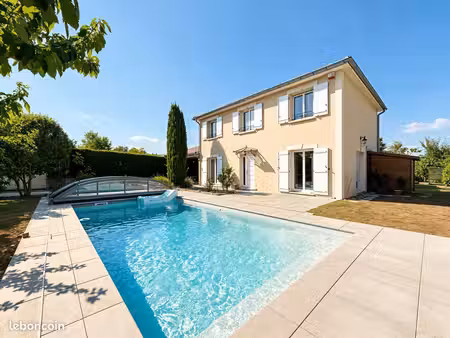 villa familiale - 6 chambres  piscine  proximité de lyon