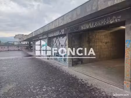 stationnement 18m² à louer 85 - grenoble 38000