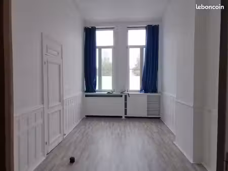 dans une maison de maître - 2 pièces à louer pour usage professionnel  par exemple une sal
