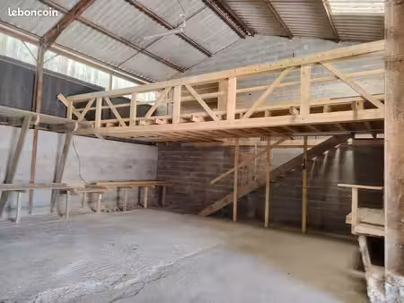 hangar / bureau à louer
