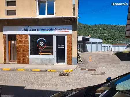 local commercial  professionnel ou dépôt