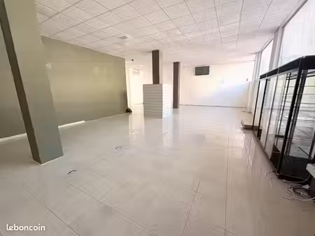local commercial 190 m² nice