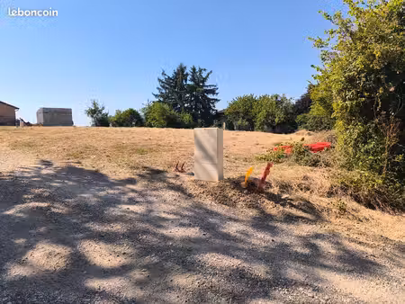 terrain 891 m² viabilisé  libre de constructeur