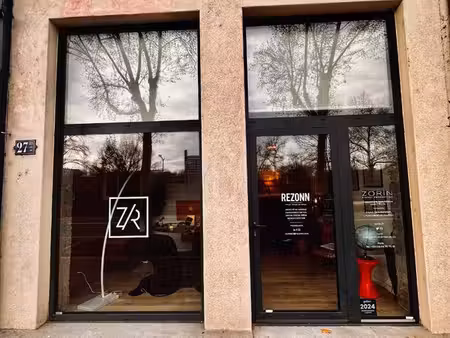 local avec vitrine – lyon 4 – emplacement visible – 25 m²