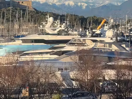 bail mobilité t3 vieil antibes  vue port vauban