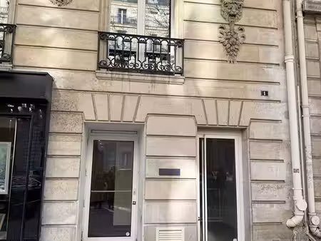 local commercial 21 m² paris 08