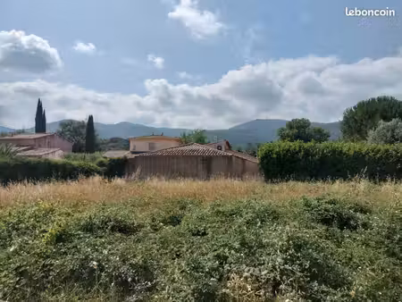terrain 816 m² gonfaron