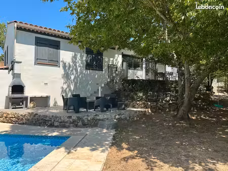 villa de plain-pied 141 5 m² – 5 chambres – piscine – forcalqueiret