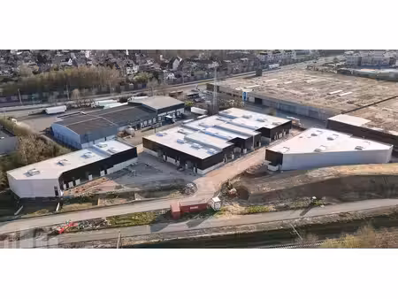 bâtiment d’entreprise à louer à zellik pour € 1.950