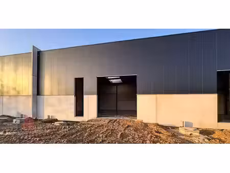 bâtiment d’entreprise à louer à zellik pour € 2.050