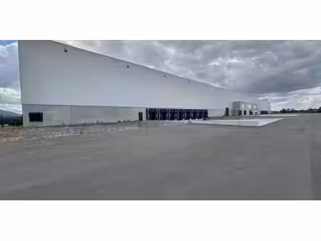 bâtiment d’entreprise à louer à ghislenghien pour € 30.606
