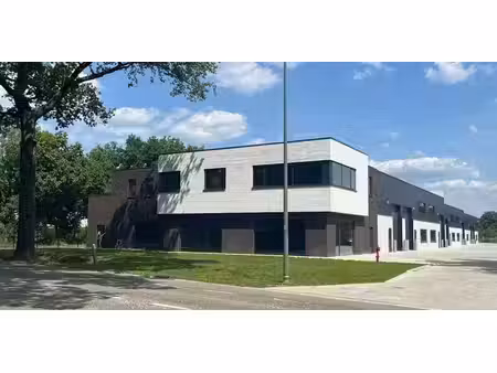 bâtiment d’entreprise à louer à zonhoven pour € 4.583