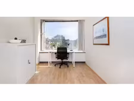 bureau à louer à jambes pour € 1.109