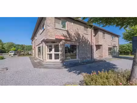 bâtiment commercial à vendre à neeroeteren pour € 189.000