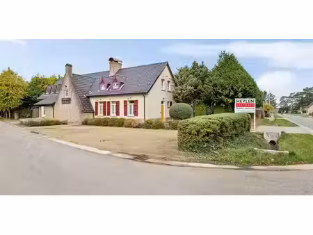 bien commercial à vendre à vorselaar pour € 644.400 avec 5 chambres à coucher