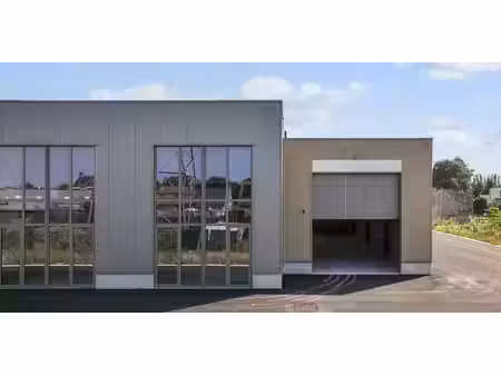 bâtiment commercial à louer à wevelgem pour € 1.245