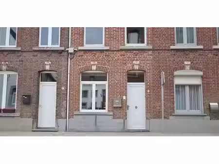 maison deux facades à louer à sint-truiden pour € 750 avec 3 chambres à coucher
