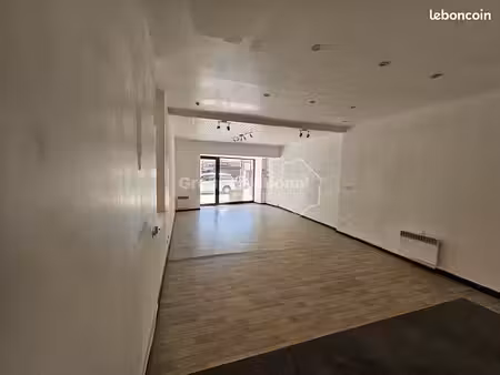 local 51 m² bourg saint andeol