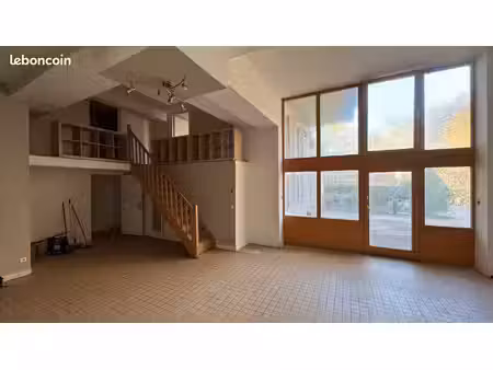 local commercial 236m2