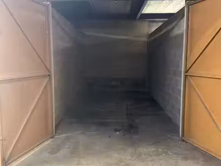 box de stockage - garde meuble - parking