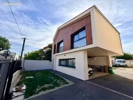 bureau 12 m²