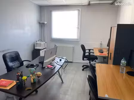 bureau meublé 15 m² climatisé – saint-ouen – 490 charges comprises